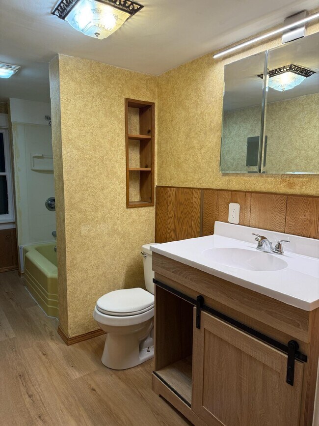 Photo - 1922 Grange Ave Unit 2 bedroom Upper