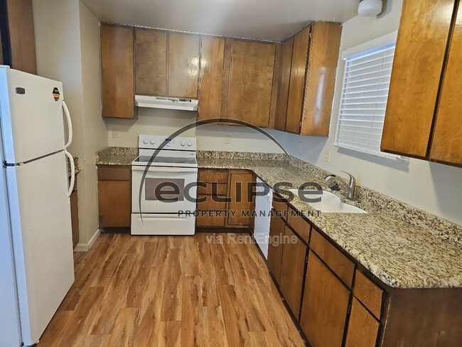 Photo - 2644 Clark St