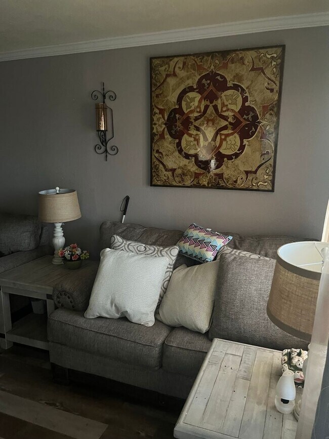 Photo - 3 bedroom 1.5 bathroom!