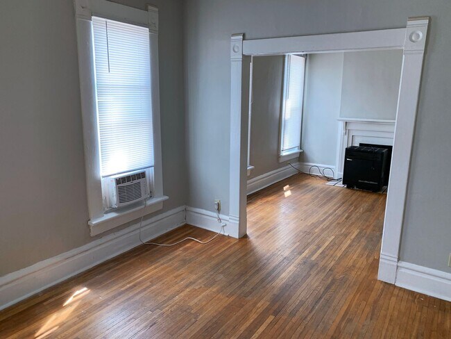 248 1/2 W 5th Ave