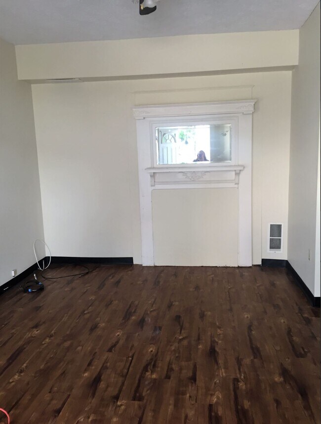 390 Forest Ave