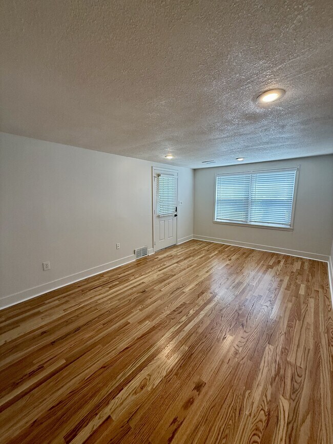 Photo - 7724 Walnut St
