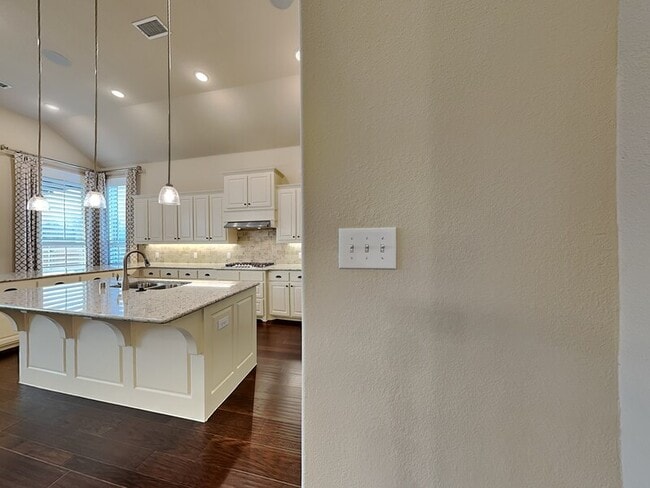 Photo - 14845 Belclaire Ave