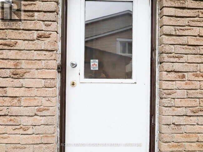 Photo - 8 Stanbridge Ct