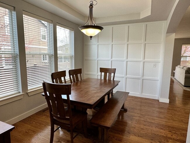 Photo - 7731 McKinley Loop NE