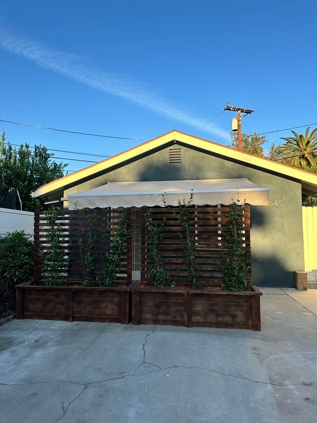 Building Photo - 3647 Los Feliz Ct Rental