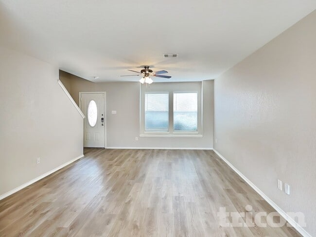 Photo - 11319 Saratoga Coach