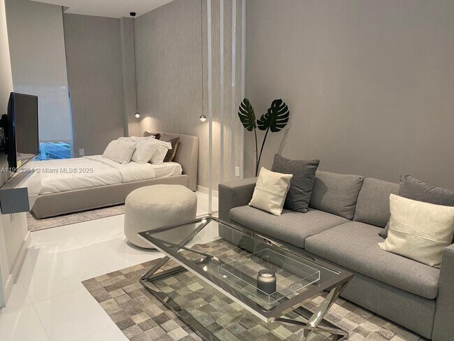 Building Photo - 851 NE 1st Ave Unit 508