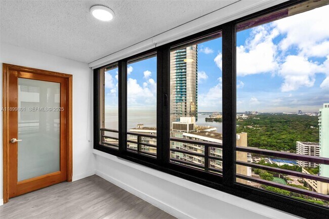 Building Photo - 2333 Brickell Ave Unit PH208