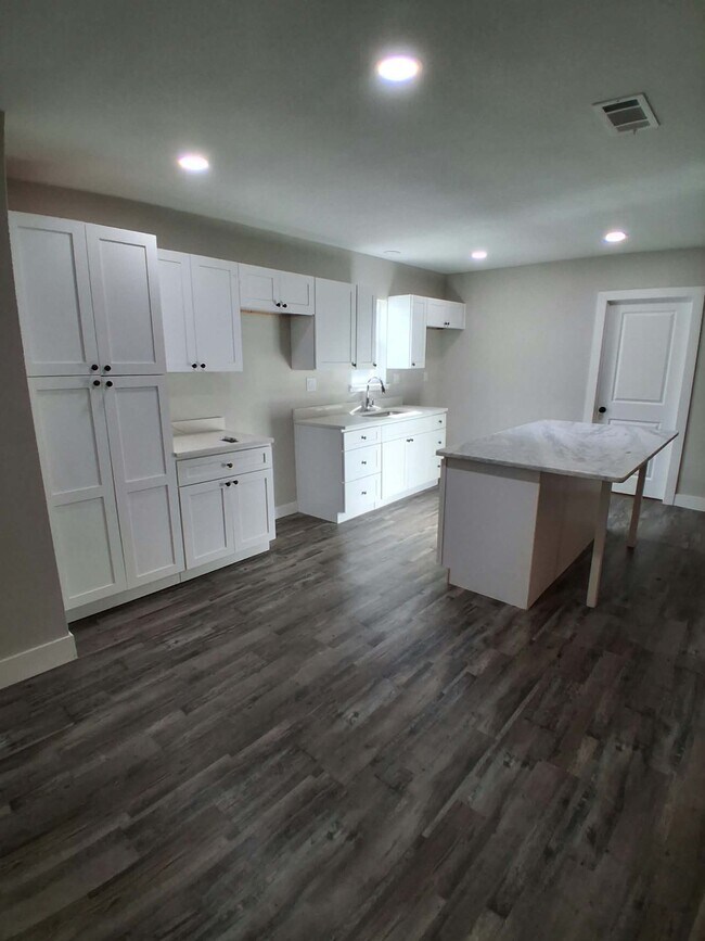 1443 Hortense Ave
