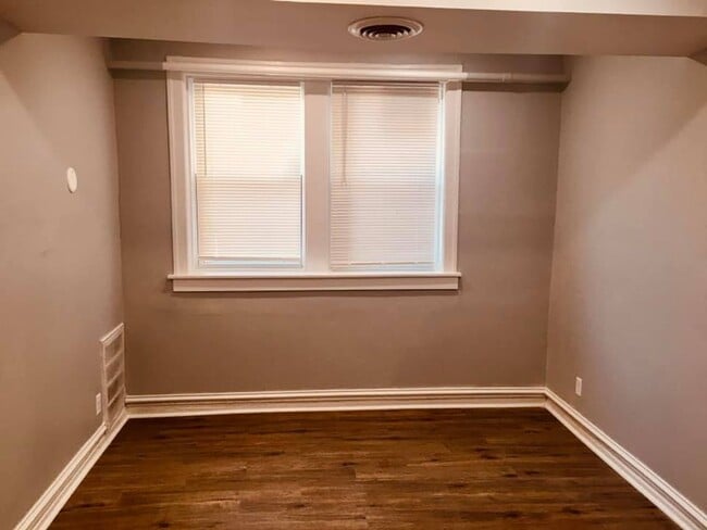 Photo - 2102 S Central Park Ave Unidad 2102-B