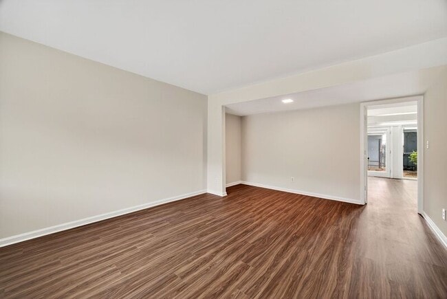 Photo - 94 Woodlake Dr