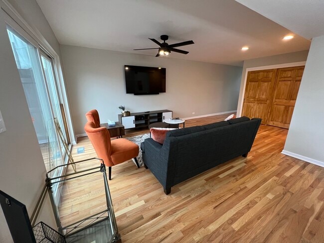 Photo - 725 Hibbard Rd
