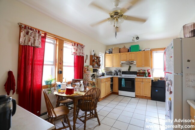 Photo - 19 Antwerp St Unit 2