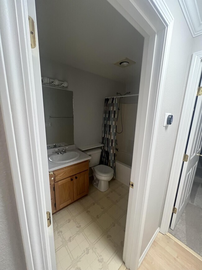 Photo - 1740 Louise Ave