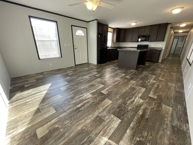 Photo - 15978 Villaire Ave