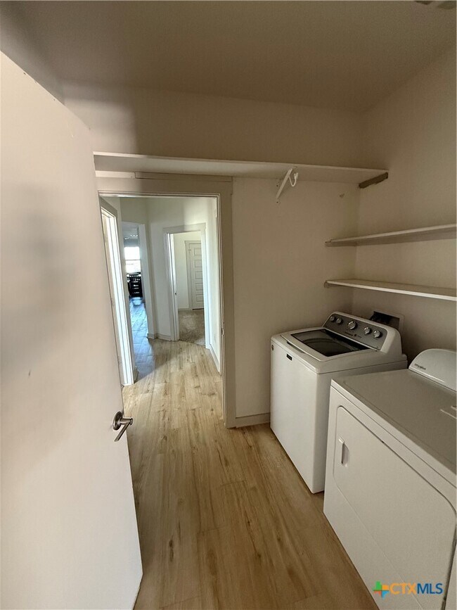 Photo - 120 New Hampton Wy