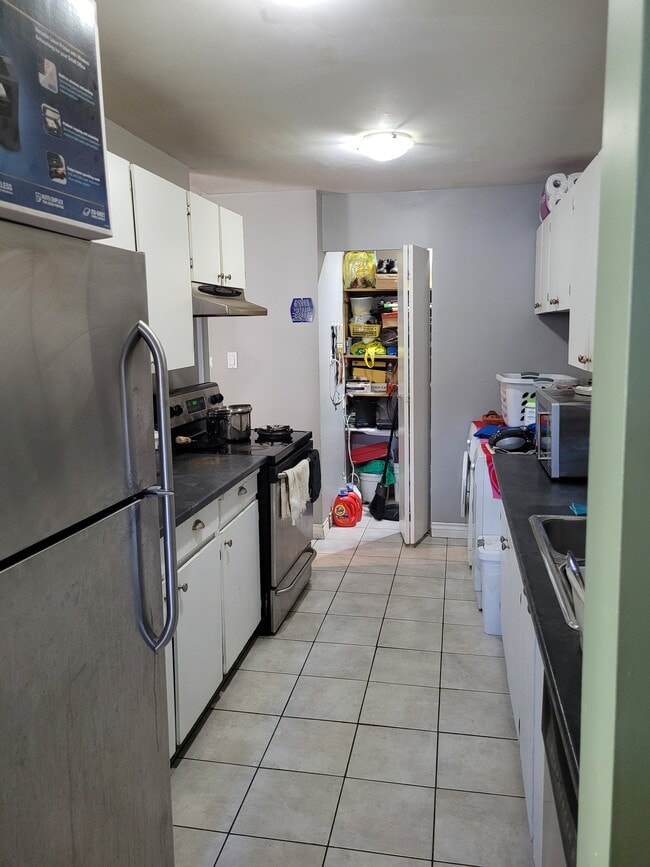 Photo - 13923 72 Av Unit 2-Bedroom