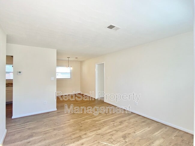 Photo - 437 Fox Hill Rd