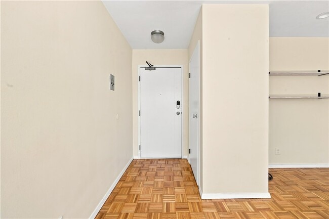 Photo - 1000 East Ave