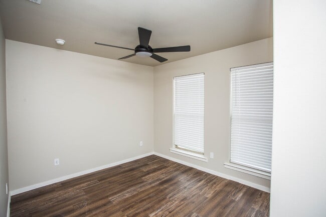 Photo - Modern 3/2/1 Duplex!