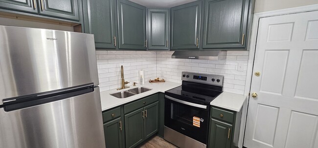 Photo - 203 E 35th St