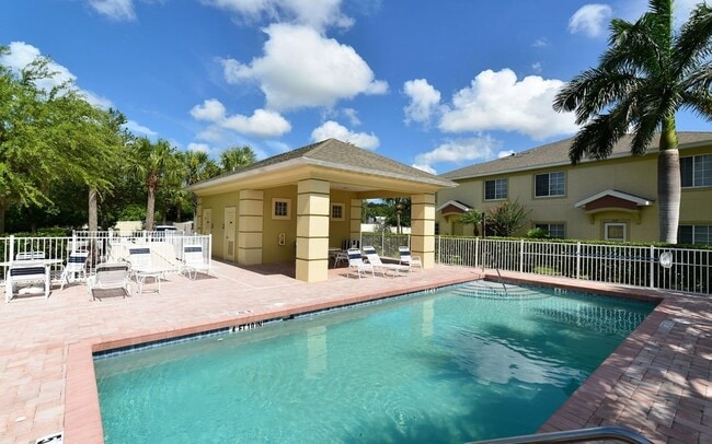 Building Photo - Lakeside Village Townhouse 2 Bedroom 2.5 Bath Available for Short-Term Rental
