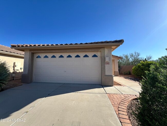 Building Photo - 8820 N Mesquite Bluffs Pl