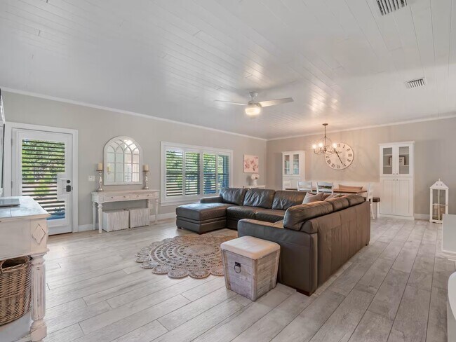 Photo - 5660 Deer Path Ln