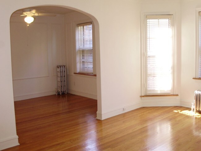 Foto del diseño de interior - 4715-4723 N Winchester Ave