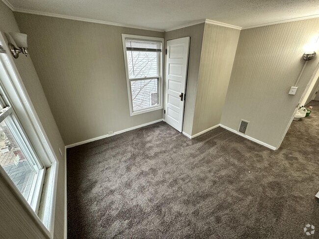 Building Photo - 1111 Bluff St Rental