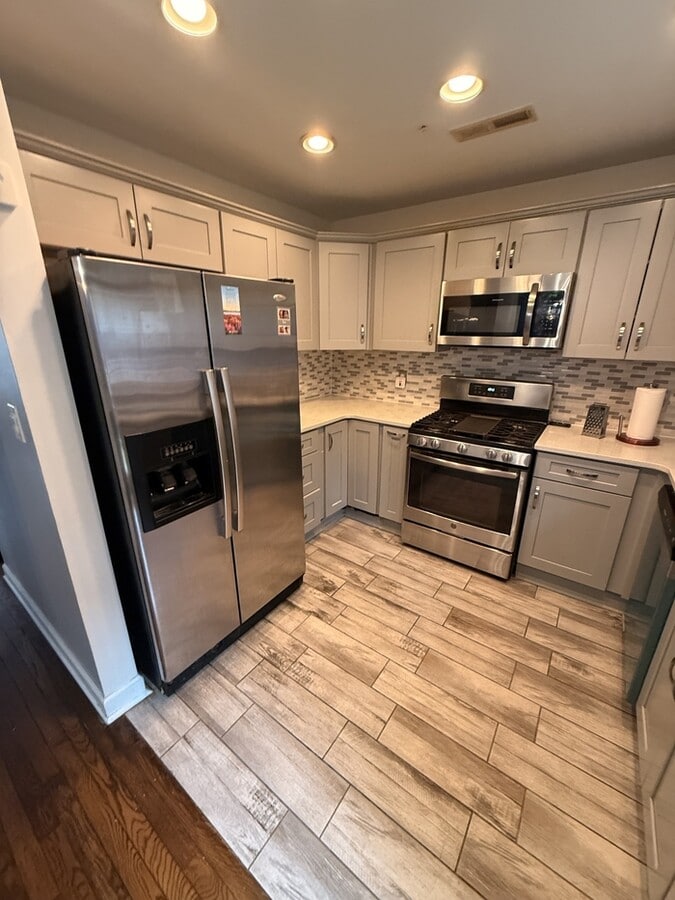 Photo - 836 Hr Dr SE