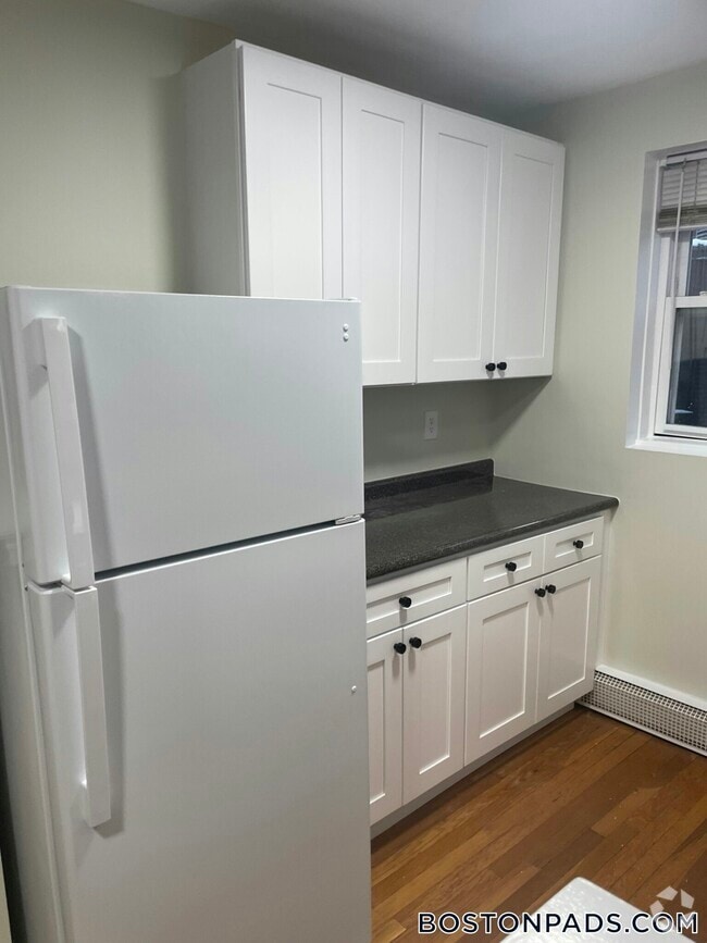 Building Photo - 402 Highland Ave Rental