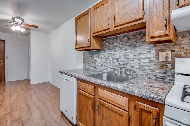 1BR, 1BA - 750SF - Kitchen