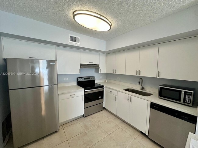 Photo - 3630 N 56th Ave Unidad 310