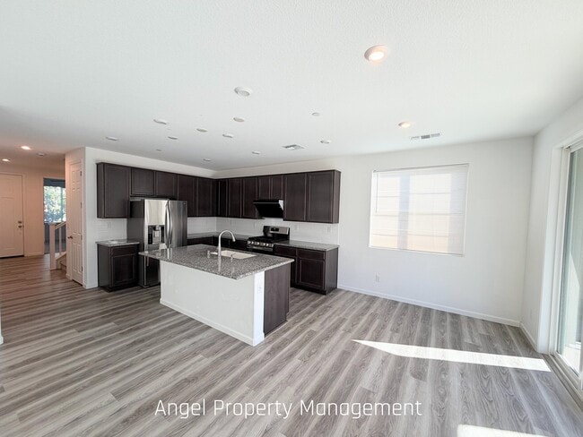 Photo - 425 Fuchsia Ct
