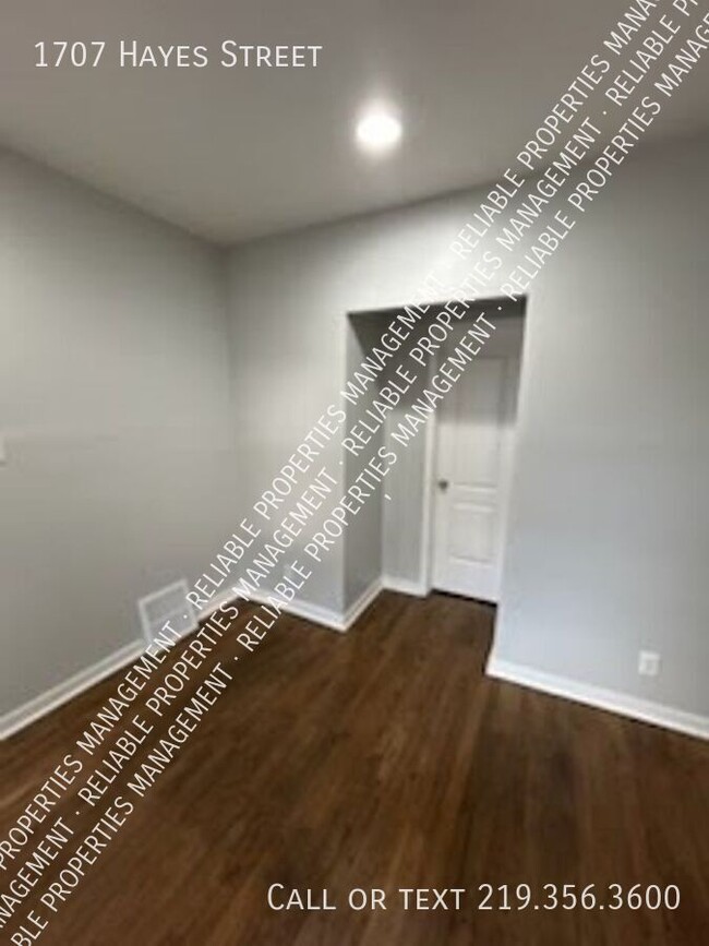 Photo - 1707 Hayes St