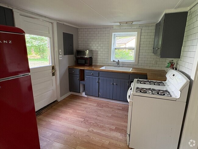 Building Photo - 3031 VT-30 Unit 1 Rental