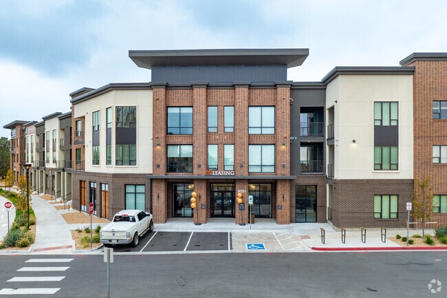 Photo - Hensley at The District