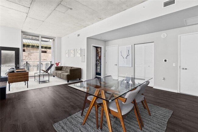 Photo - 151 SE 1st St Unit 1402