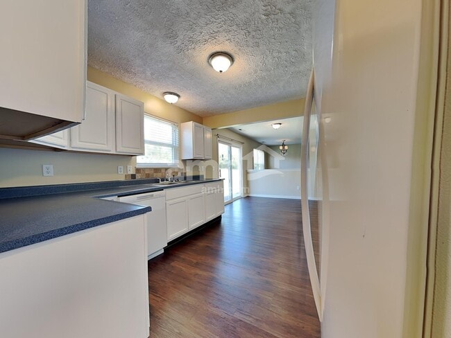 Photo - 107 Worthington Dr