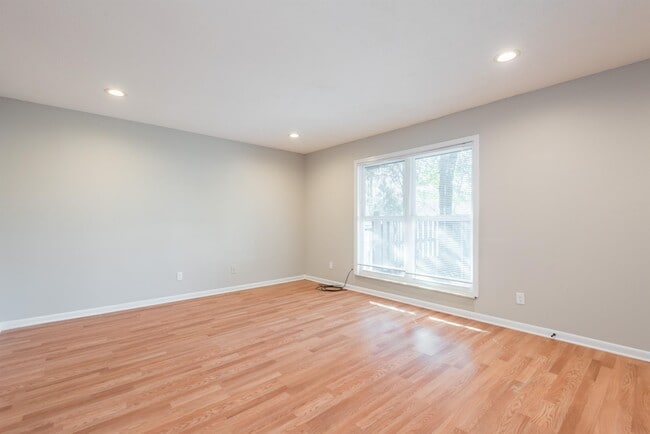 Building Photo - 502 Cedartop Ln NW Unit B