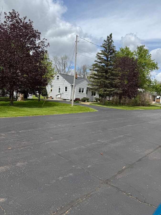 Photo - 5070 Brady St