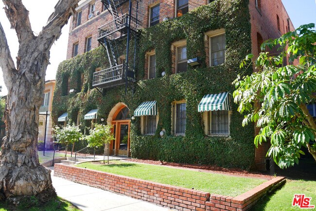 Photo - 611 Cloverdale Ave Unidad 106