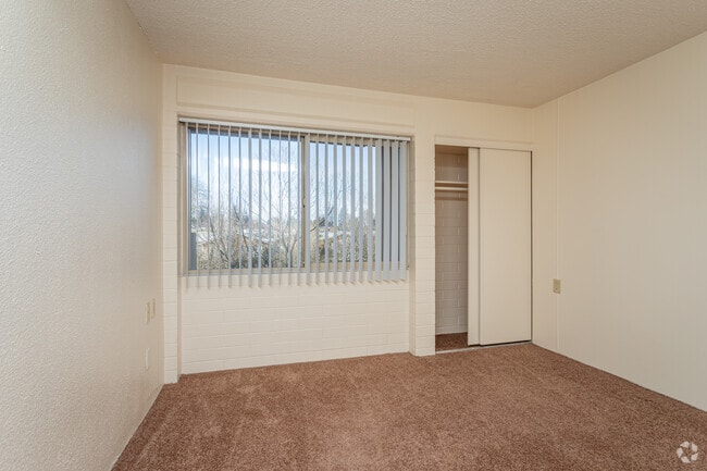 1BR, 1BA - 661SF