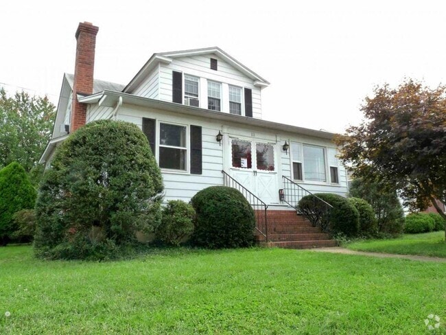 Building Photo - 111 Academy St Rental