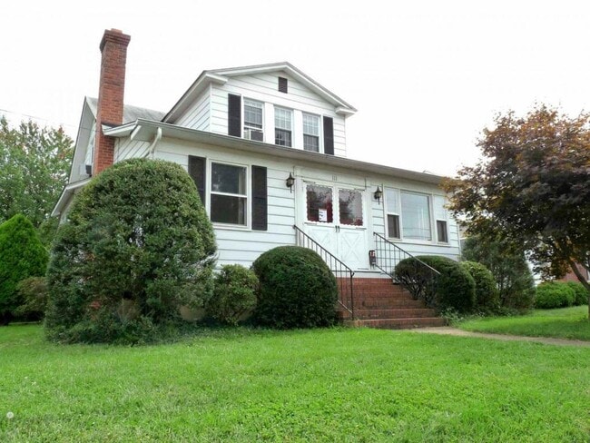 Building Photo - 111 Academy St Rental