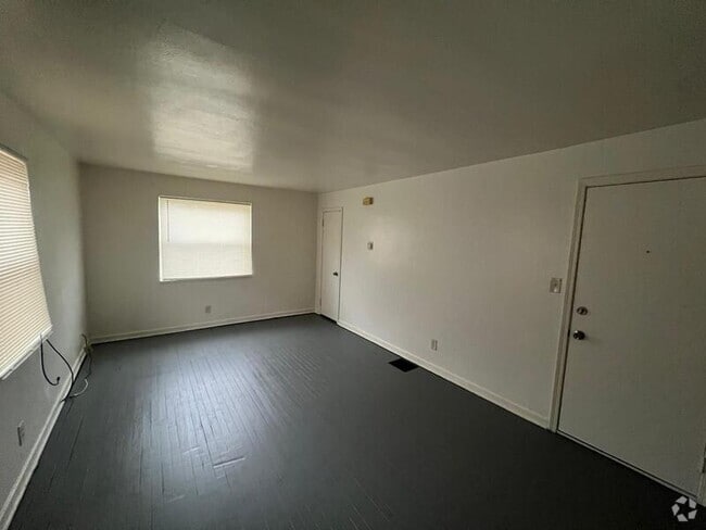 Building Photo - 246 Basswood Ave Rental