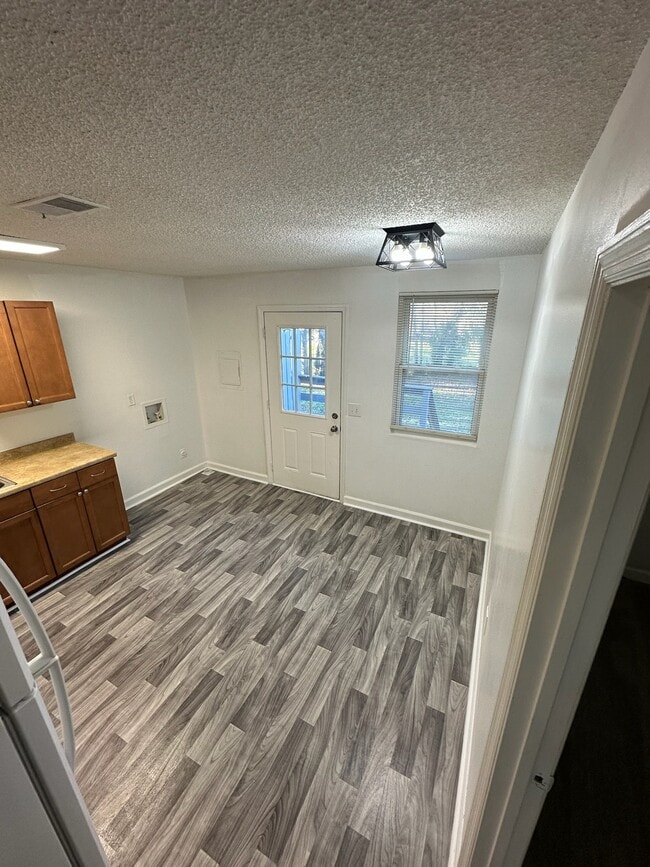 Photo - 1143 N Graycroft Ave