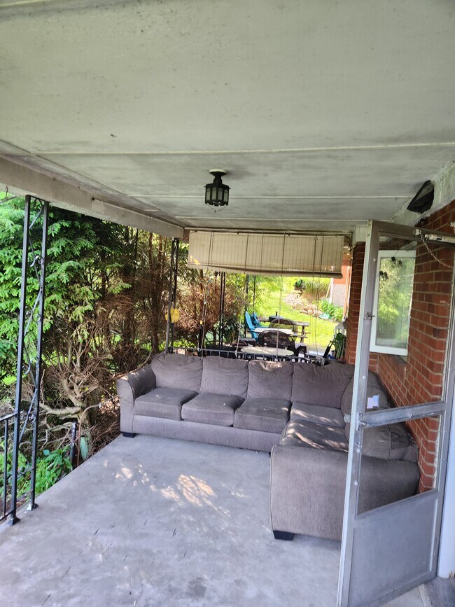 Photo - 860 Joan Dr